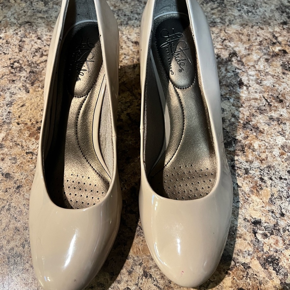 Jessica Simpson Cream Heels